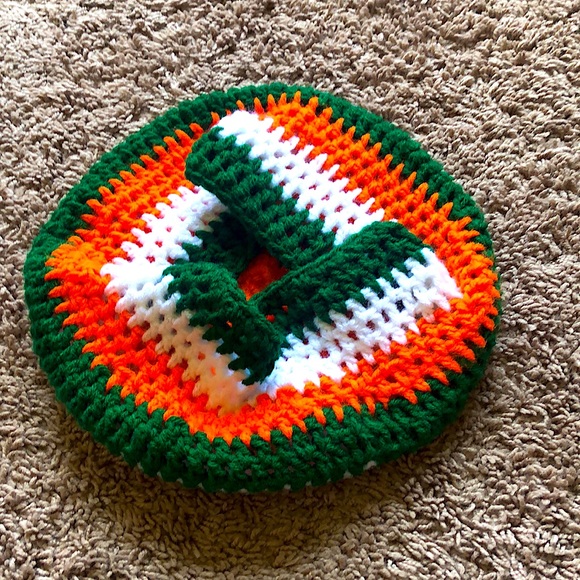 Hand knitted winter beret - Picture 3 of 3